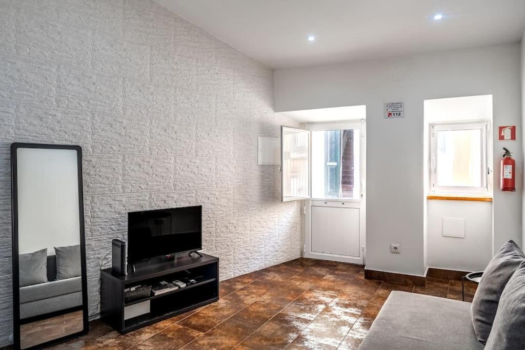 Cozy Ground Floor Studio With Ac And Loft Bedroom Lisbona Esterno foto