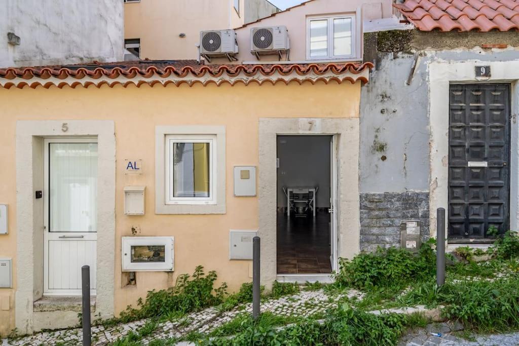 Cozy Ground Floor Studio With Ac And Loft Bedroom Lisbona Esterno foto